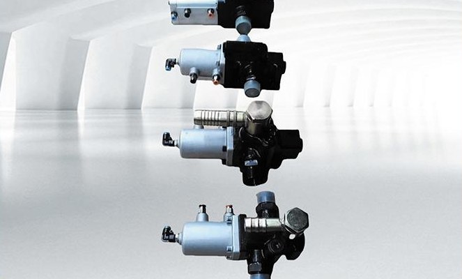 Rear-tipping valve block